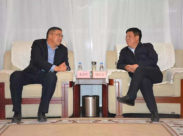 杨占文与中核工业第二二建设有限公司董事长尤念军一行座谈