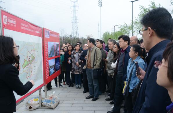 第九届河湖治理与水生态文明发展论坛专家来秦汉新城考察