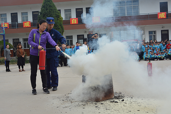 消防安全重于泰山——秦汉消防走进龚家湾小学开展消防安全宣传活动