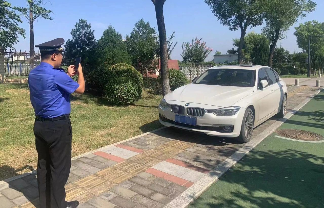 秦汉新城深入开展“停车秩序”专项整治行动