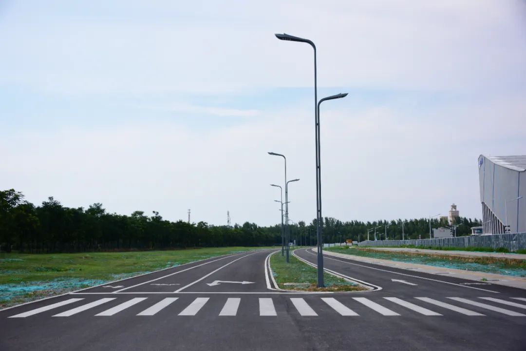 秦汉新城张裕路（兰池四路—景致一路）市政工程东半幅全线通车