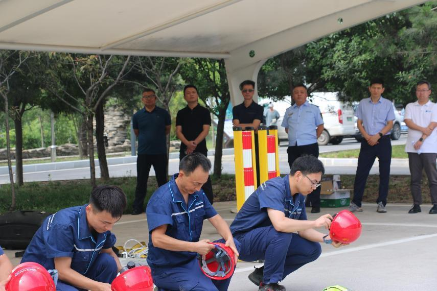 秦汉执法支队开展市政领域有限空间作业应急演练观摩活动