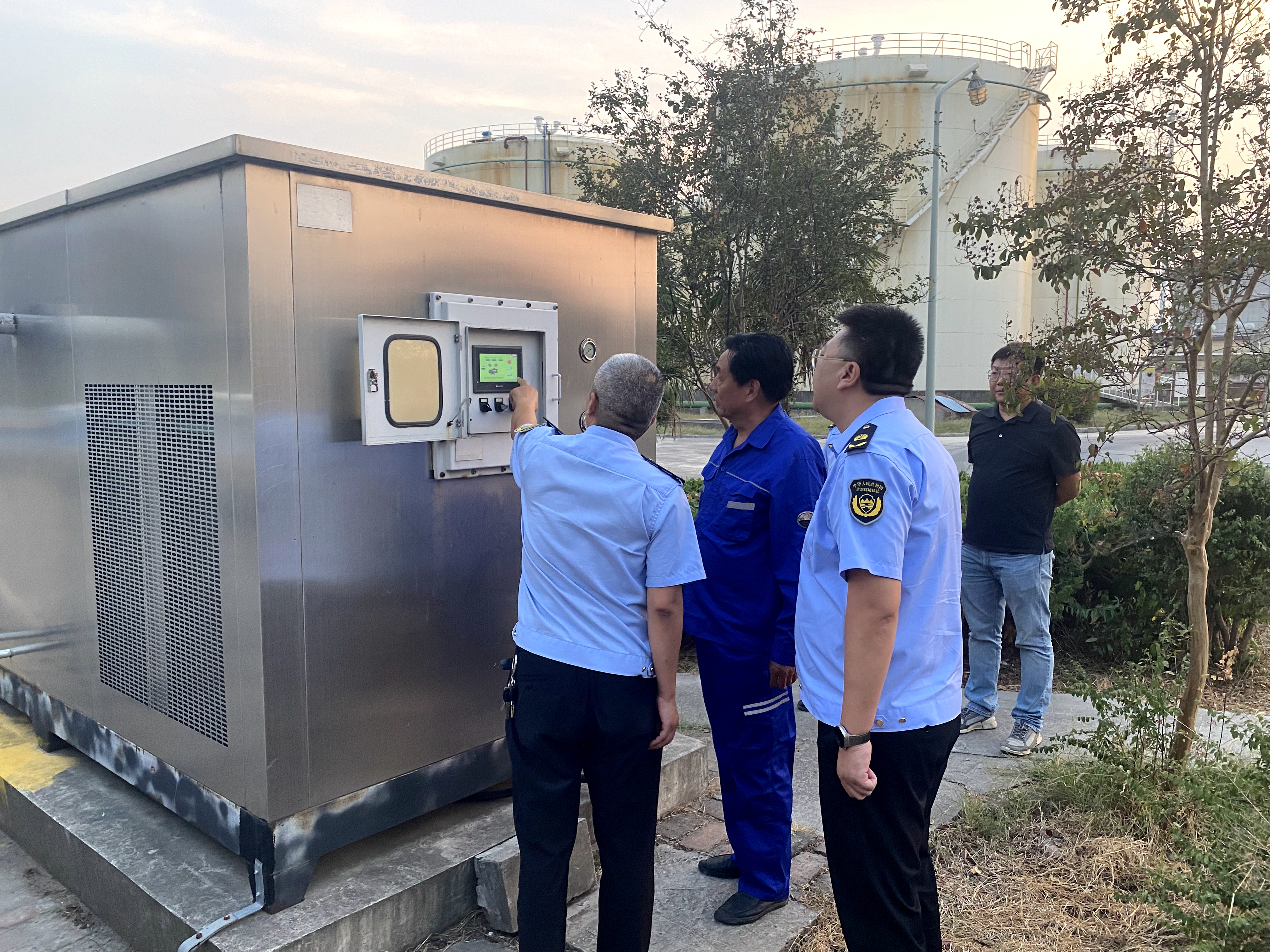 西咸新区生态环境局（秦汉）工作部开展节前环境安全隐患排查