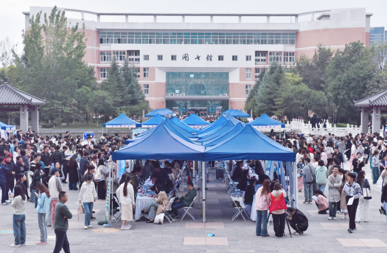 秦汉新城企事业单位组团赴陕西中医药大学开展秋季校园招聘